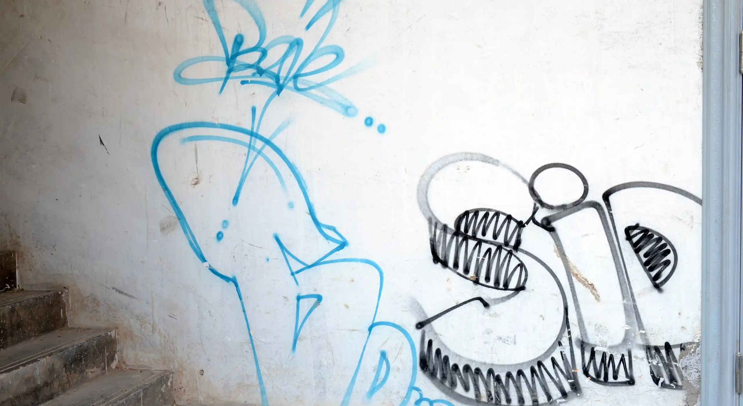 jak-usunac-graffiti-z-elewacji