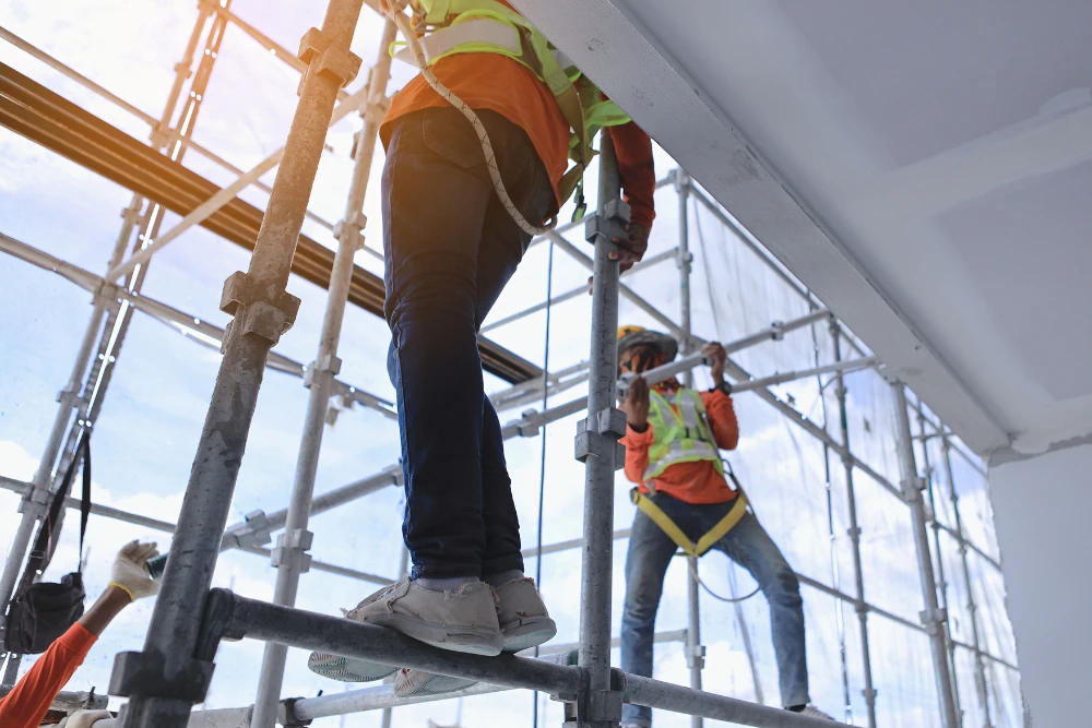 Bezpieczeństwo pracy na rusztowaniach – praktyczne porady