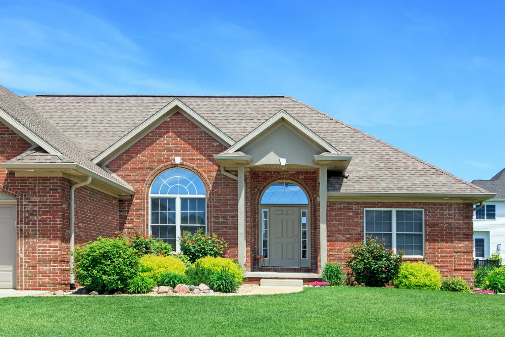 Najczęstsze błędy przy czyszczeniu elewacji z cegły i jak ich unikać