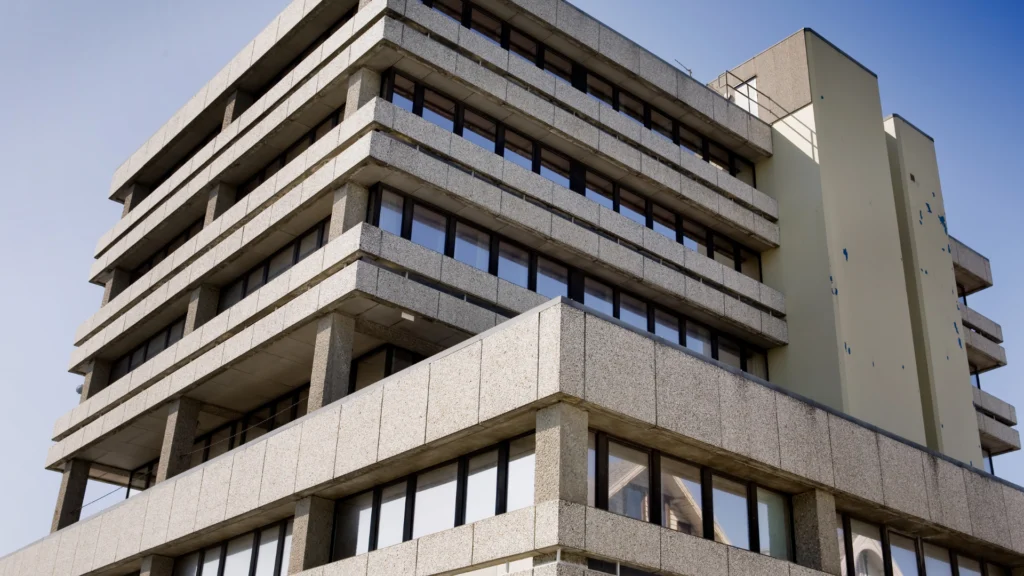 Czyszczenie fasad biurowców